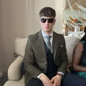 Wedding guest photo uploaded through a takeNplace QR code, example 3